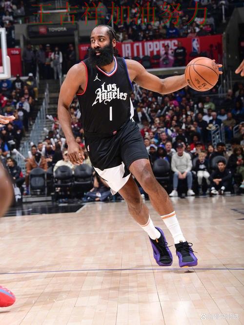 哈登连续破门状态持续升温 比赛走势引发热议 哈登连续破门状态持续升温 比赛走势引发热议